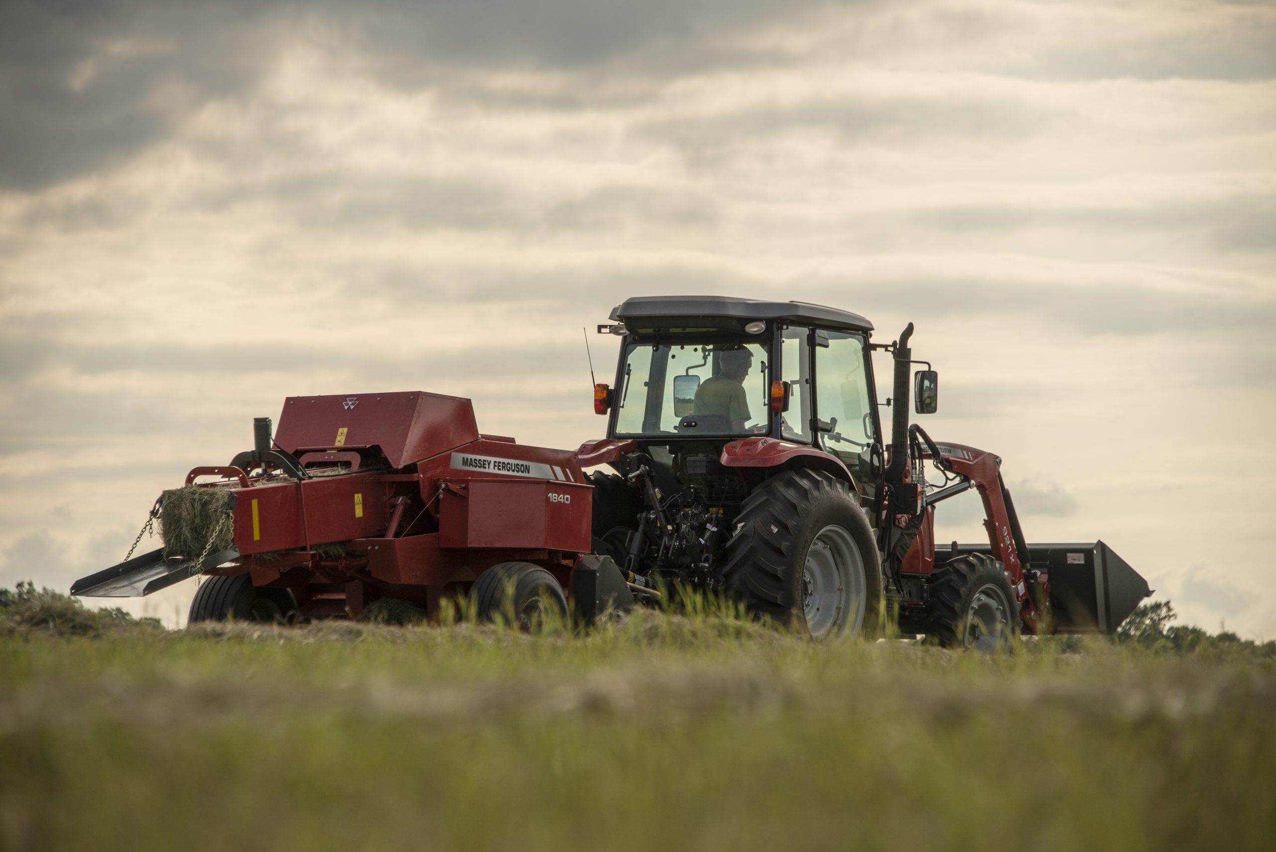 Hesston-by-Massey-Ferguson-1800-Series-1840-Square-Baler-DSC_3789-scaled