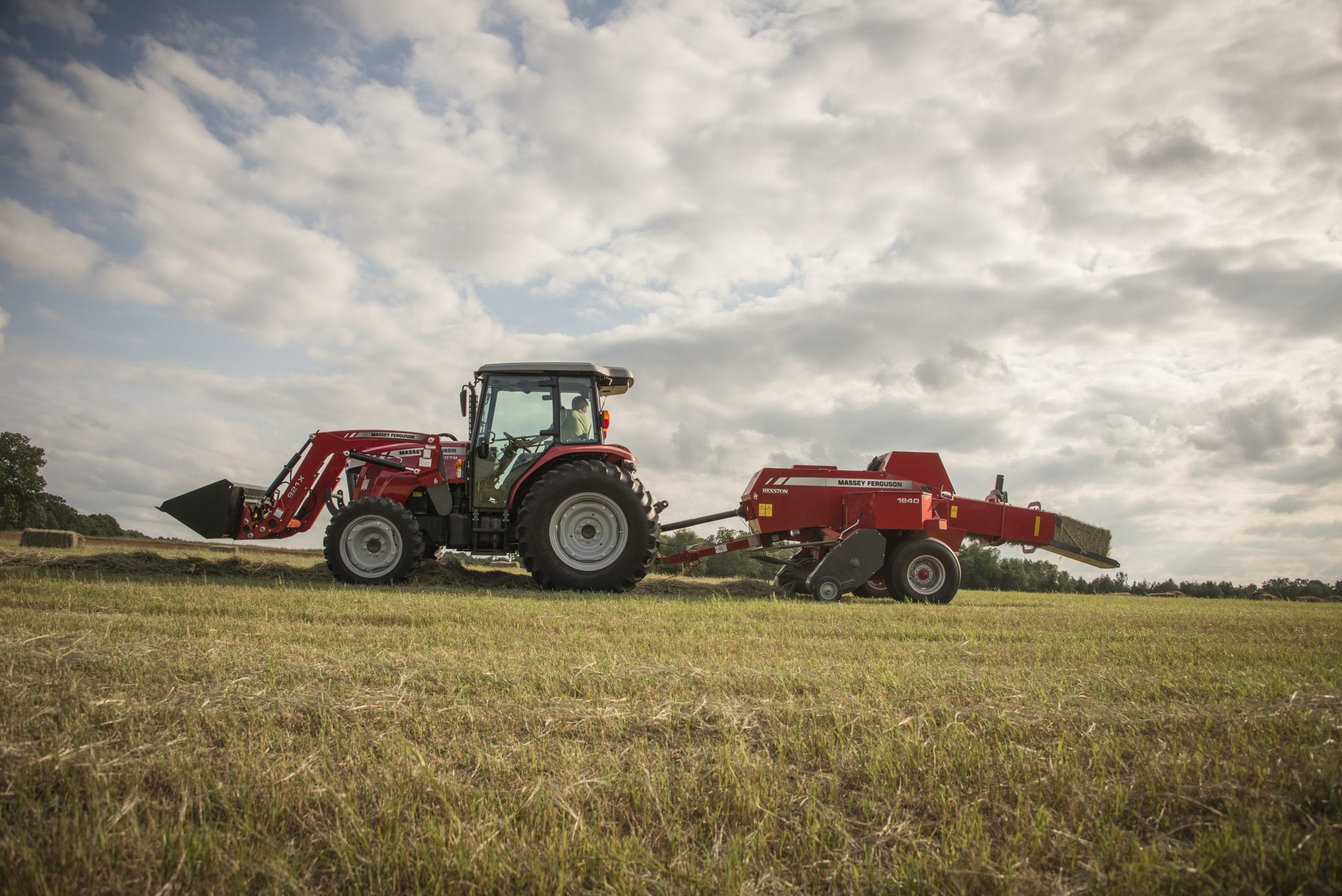Hesston-by-Massey-Ferguson-1800-Series-1840-Square-Baler-DSC_3815-scaled