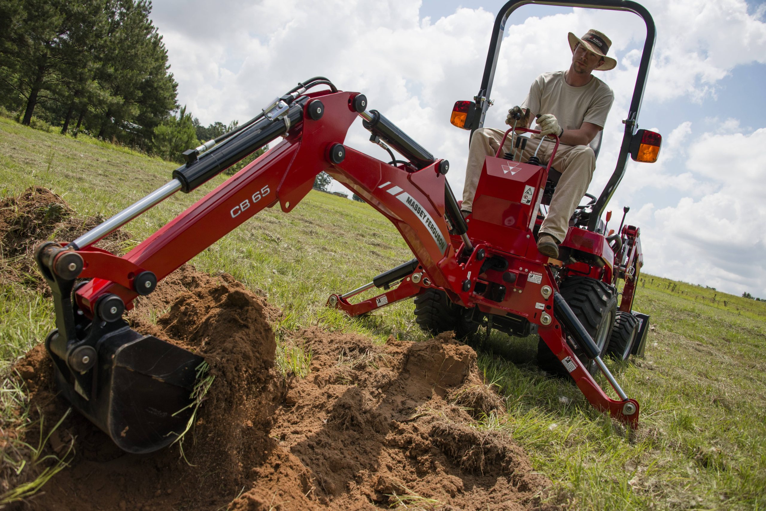 Massey-Ferguson-GC1700-Series-GC1710-Tractor-DL95-Loader-CB65-Backhoe-TLB-Alabama-2015-DSC_9280-jpeg-min-scaled