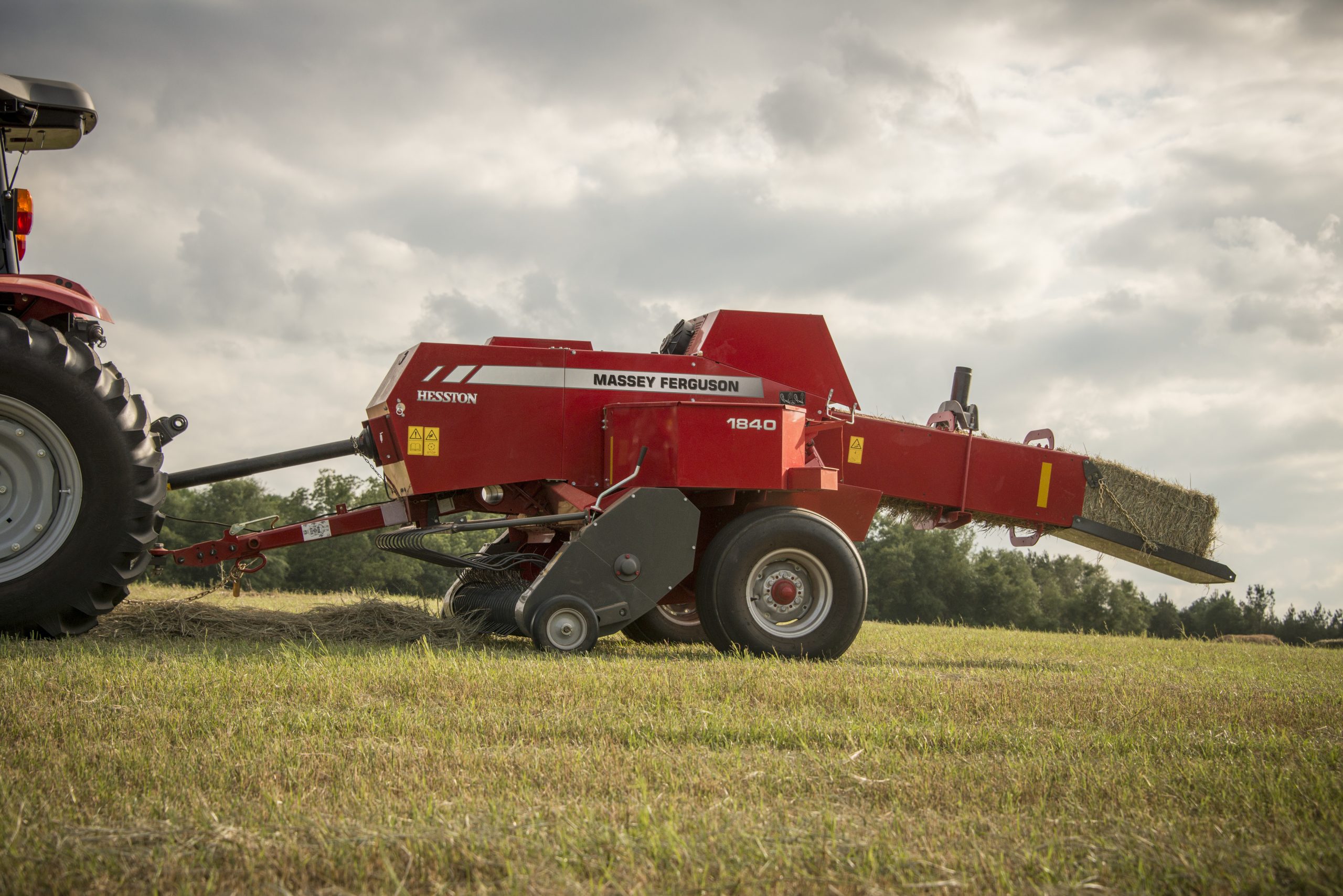 Hesston-by-Massey-Ferguson-1800-Series-1840-Square-Baler-DSC_3817-scaled