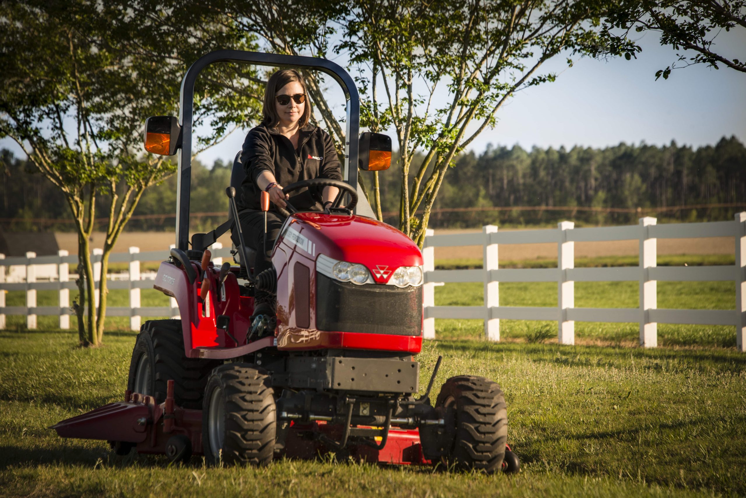 Massey-Ferguson-GC1700-Series-GC1705-Tractor-Mowing-Georgia-2016-DSC_7011-min-scaled